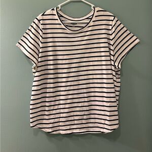 PREOWNED … OLD NAVY “Size: XXL” Black and White Striped Tee